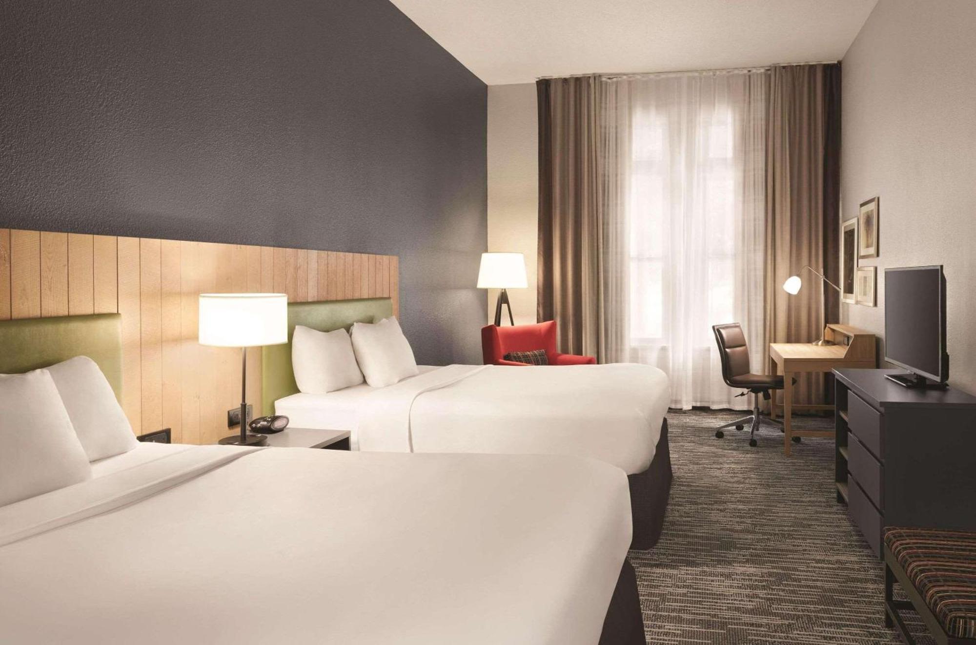 Country & By Radisson, St Charles Historic District Hotel Saint Charles